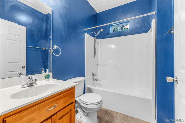 398 MEADOWVIEW Drive