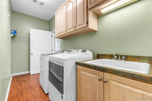398 MEADOWVIEW Drive