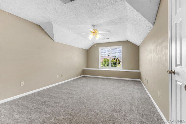 398 MEADOWVIEW Drive