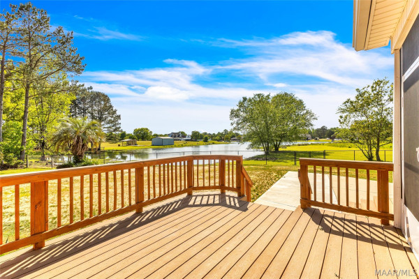 398 MEADOWVIEW Drive