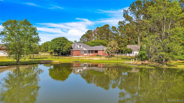 398 MEADOWVIEW Drive