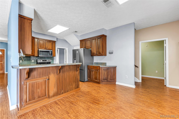 398 MEADOWVIEW Drive