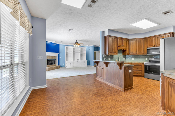 398 MEADOWVIEW Drive