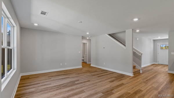 6052 Cunningham Trail