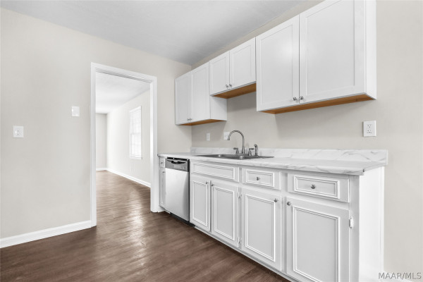6125 GRETA Place