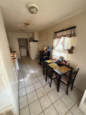 1711 CHAMPION Street