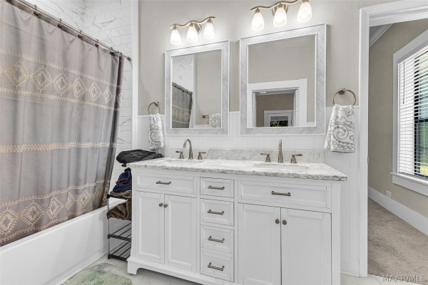 901 W Tuskeena Street