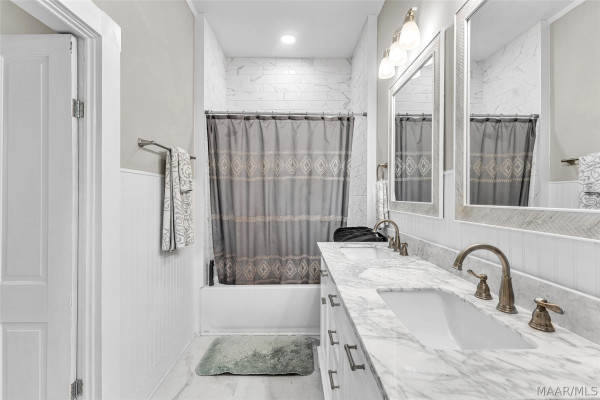 901 W Tuskeena Street