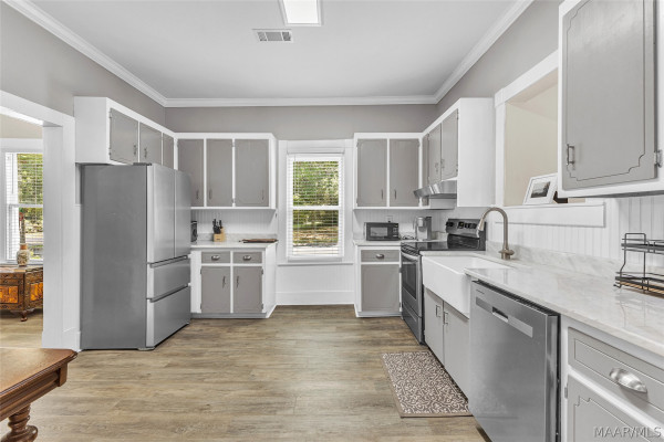 901 W Tuskeena Street