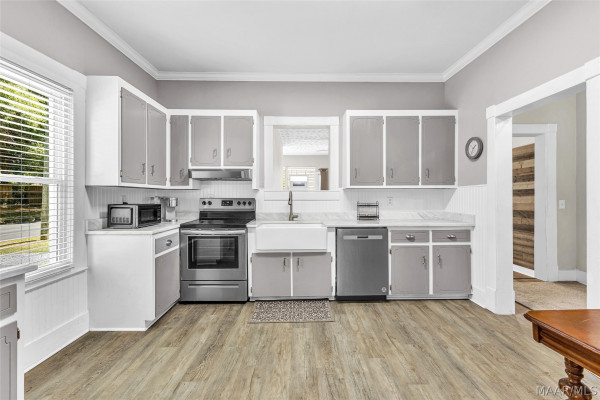 901 W Tuskeena Street