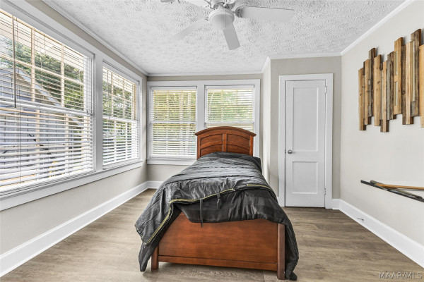 901 W Tuskeena Street