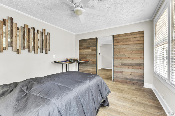 901 W Tuskeena Street