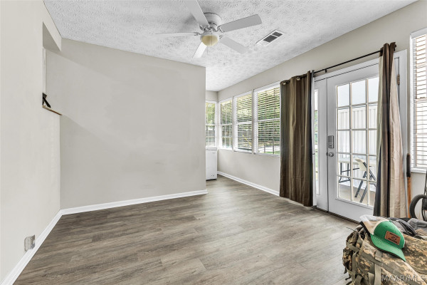 901 W Tuskeena Street