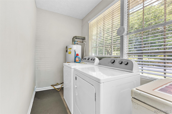 901 W Tuskeena Street