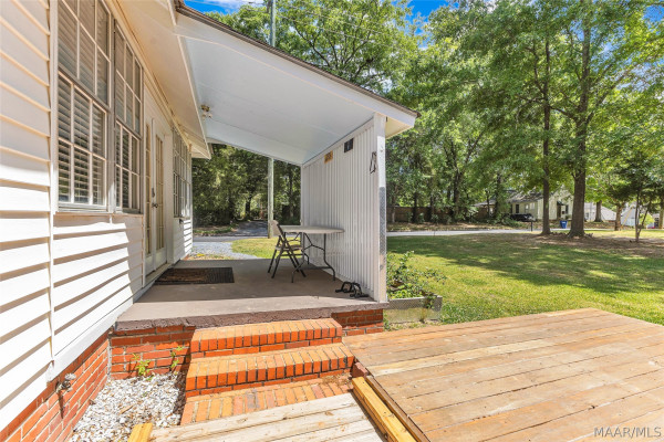 901 W Tuskeena Street