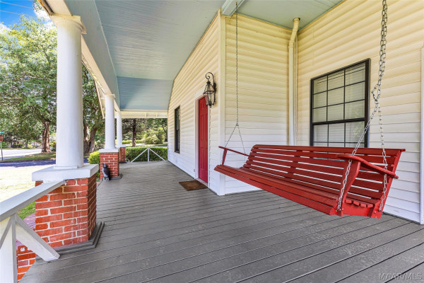 901 W Tuskeena Street