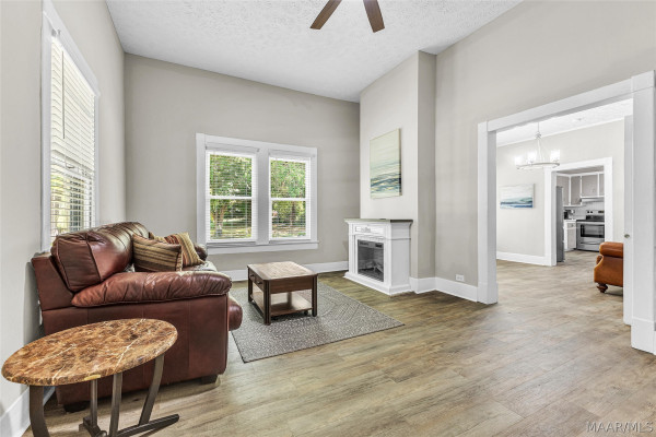 901 W Tuskeena Street