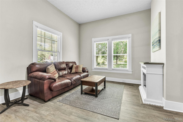 901 W Tuskeena Street