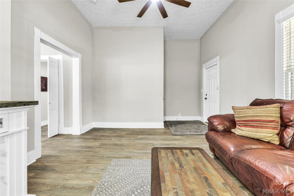 901 W Tuskeena Street