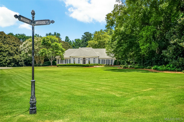 5442 Woodside Circle