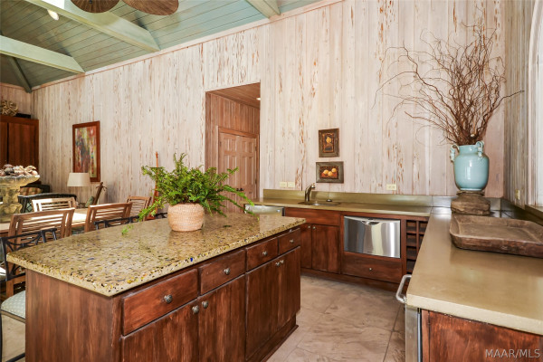 5442 Woodside Circle