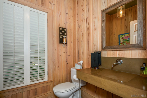 5442 Woodside Circle