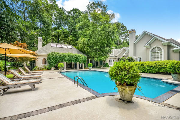 5442 Woodside Circle