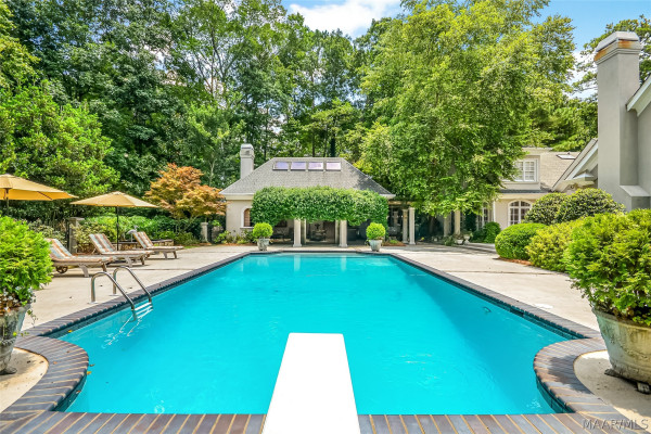 5442 Woodside Circle