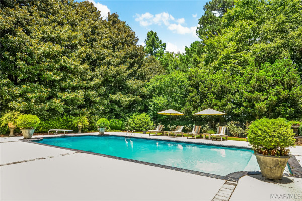 5442 Woodside Circle