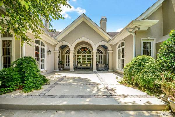 5442 Woodside Circle