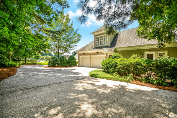5442 Woodside Circle
