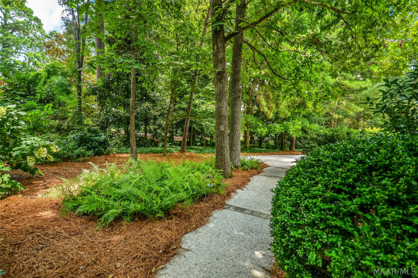 5442 Woodside Circle
