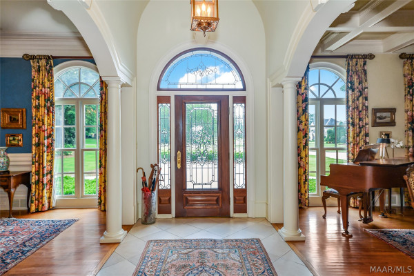 5442 Woodside Circle