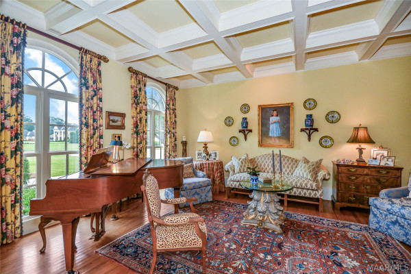 5442 Woodside Circle