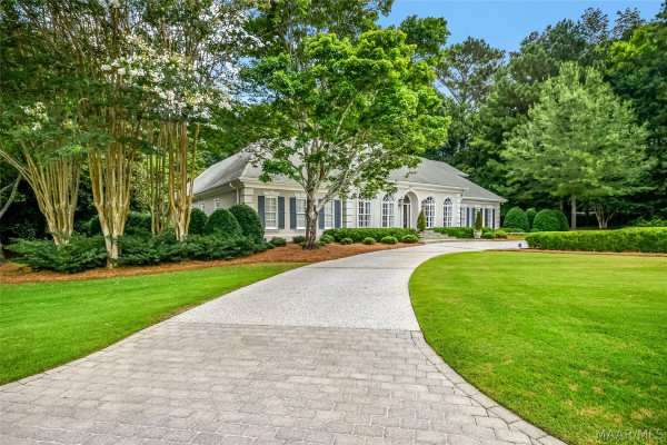 5442 Woodside Circle