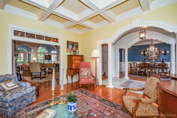 5442 Woodside Circle