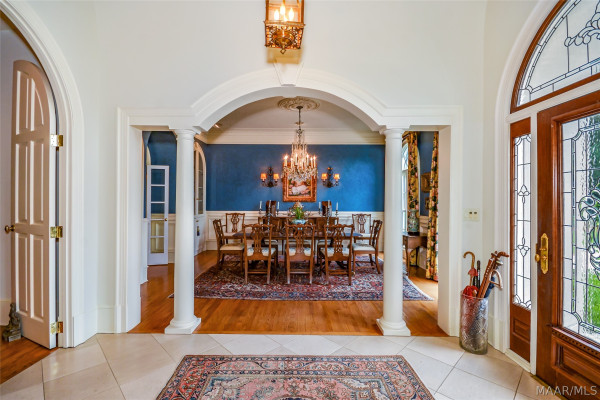 5442 Woodside Circle