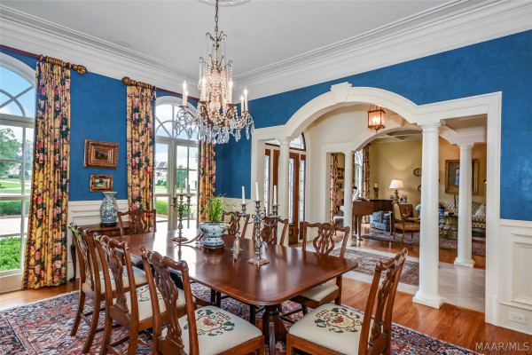 5442 Woodside Circle