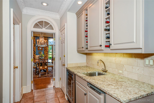 5442 Woodside Circle