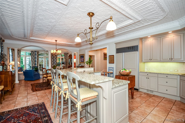 5442 Woodside Circle