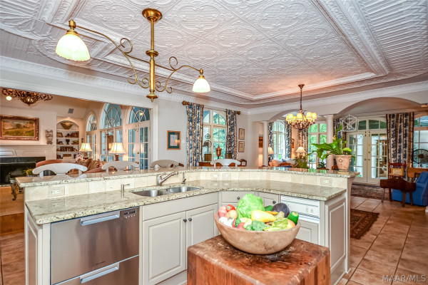 5442 Woodside Circle
