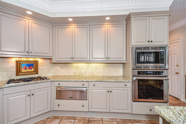 5442 Woodside Circle