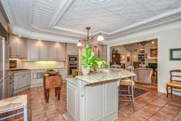 5442 Woodside Circle
