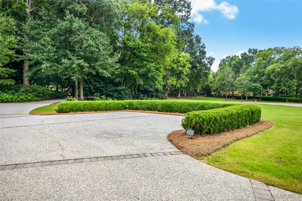 5442 Woodside Circle