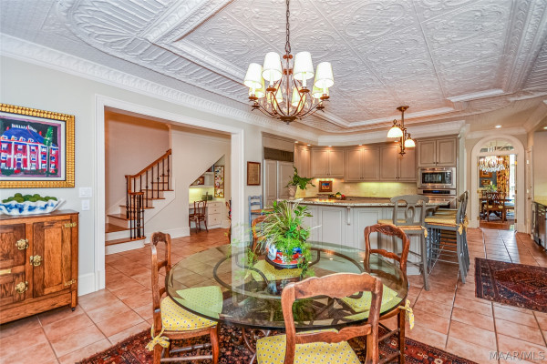 5442 Woodside Circle