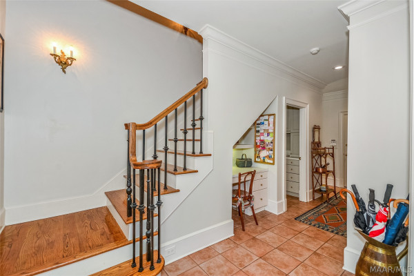 5442 Woodside Circle