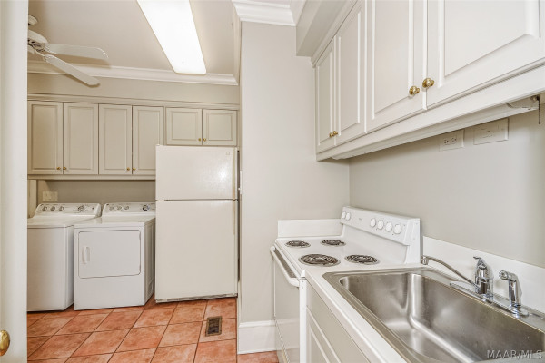 5442 Woodside Circle