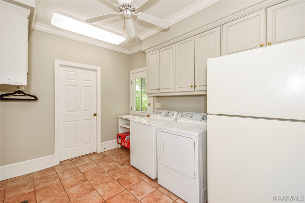 5442 Woodside Circle