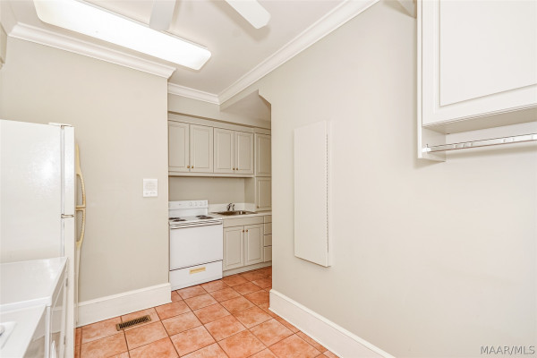 5442 Woodside Circle