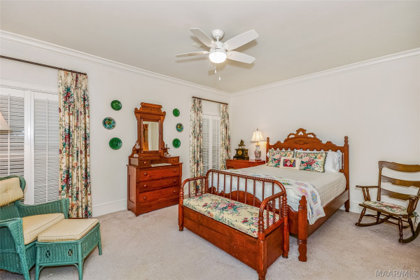 5442 Woodside Circle
